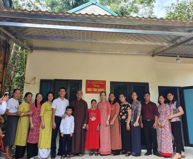 The Inauguration and Handover Ceremony House of Charity to the family Ms. Dinh Thi Dinh by Hoa Phuc Pagoda